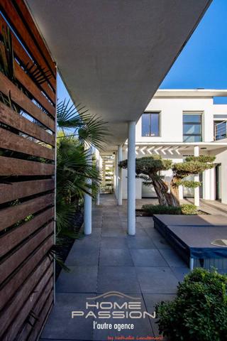 ST PALAIS/MER - VILLA AUX LIGNES CONTEMPORAINES