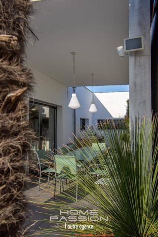 ST PALAIS/MER - VILLA AUX LIGNES CONTEMPORAINES