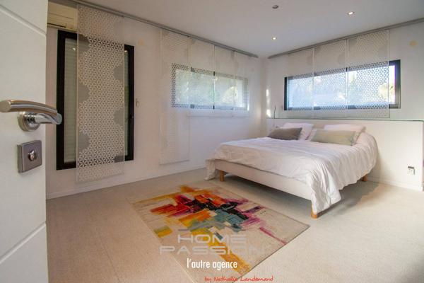 ST PALAIS/MER - VILLA AUX LIGNES CONTEMPORAINES