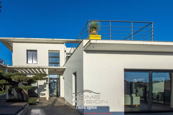 ST PALAIS/MER - VILLA AUX LIGNES CONTEMPORAINES