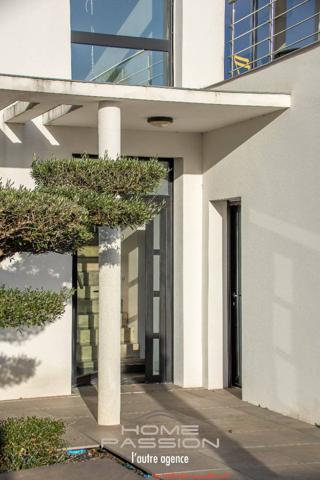 ST PALAIS/MER - VILLA AUX LIGNES CONTEMPORAINES