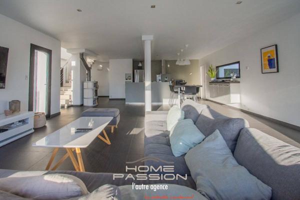 ST PALAIS/MER - VILLA AUX LIGNES CONTEMPORAINES