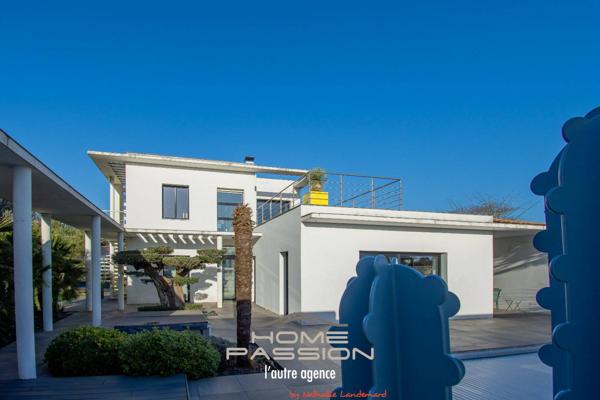 ST PALAIS/MER - VILLA AUX LIGNES CONTEMPORAINES