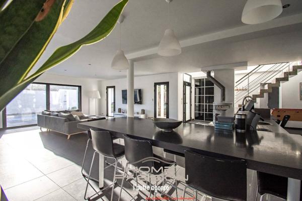 ST PALAIS/MER - VILLA AUX LIGNES CONTEMPORAINES