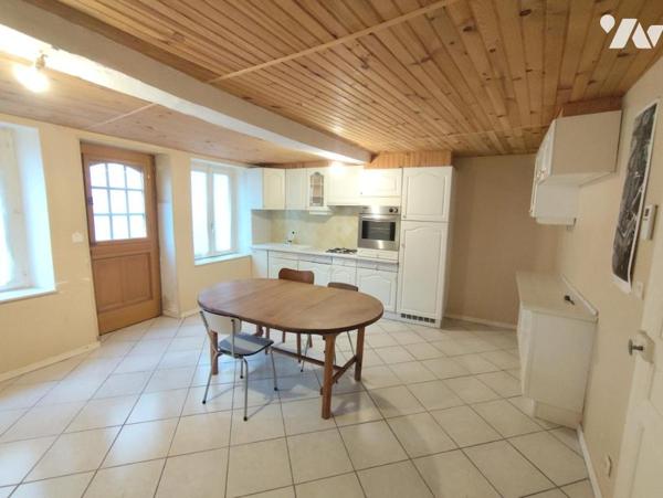 MAISON DE VILLE AVEC JARDINET - STENAY