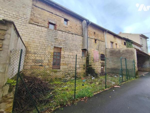 MAISON DE VILLE AVEC JARDINET - STENAY