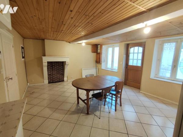 MAISON DE VILLE AVEC JARDINET - STENAY