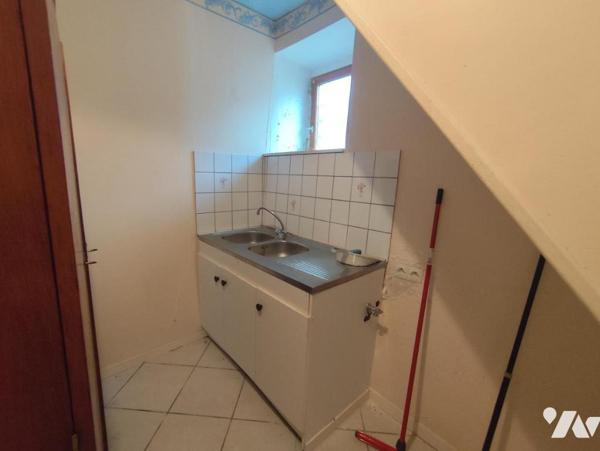 MAISON DE VILLE AVEC JARDINET - STENAY