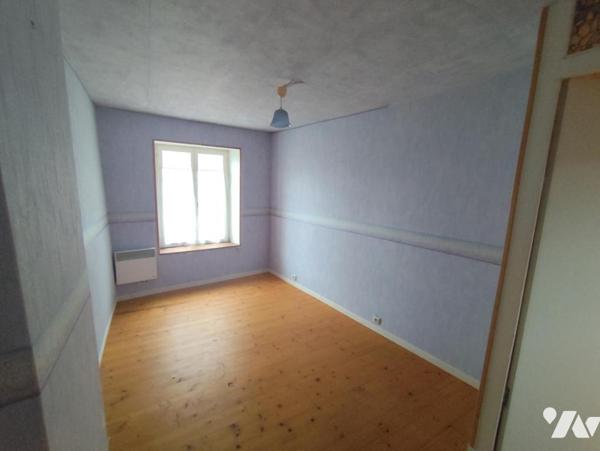 MAISON DE VILLE AVEC JARDINET - STENAY