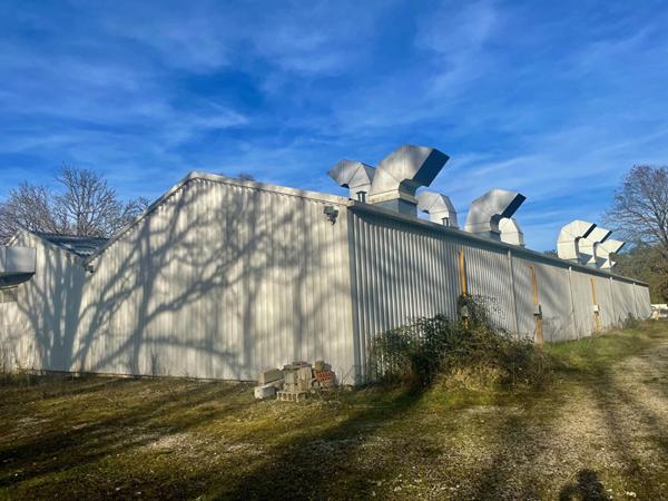 BATIMENTS INDUSTRIELS OU COMMERCIAUX A LOUER VILLEFRANCHE SUR CHER