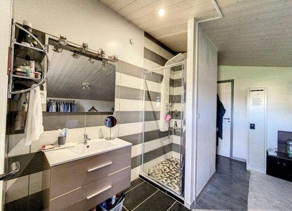 Maison à vendre    5 pièces •  Vendat