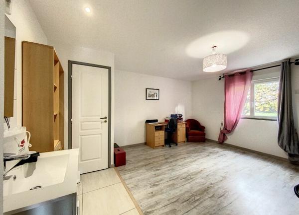 Maison à vendre    5 pièces •  Vendat