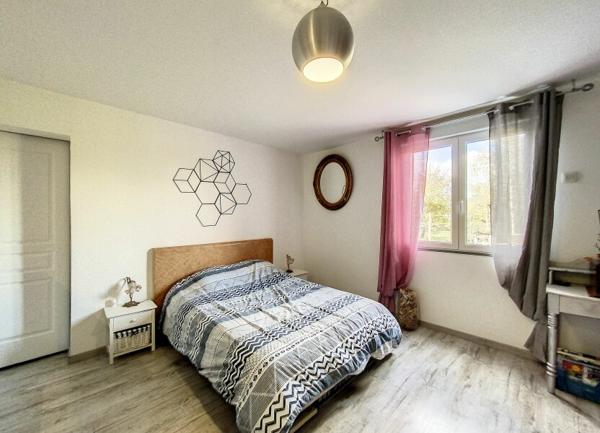 Maison à vendre    5 pièces •  Vendat