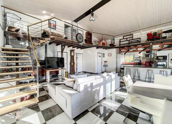 Maison à vendre    5 pièces •  Vendat