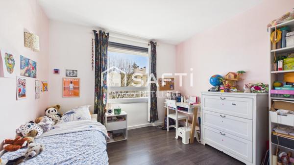 SAINT-CLOUD - Val d'Or appartement 4 pièces 72m2  Balcon de 12m2