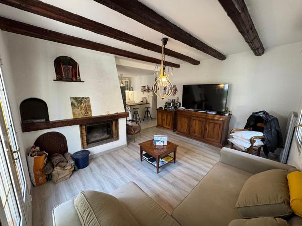 Maison en pleine campagne avec piscine et studio.