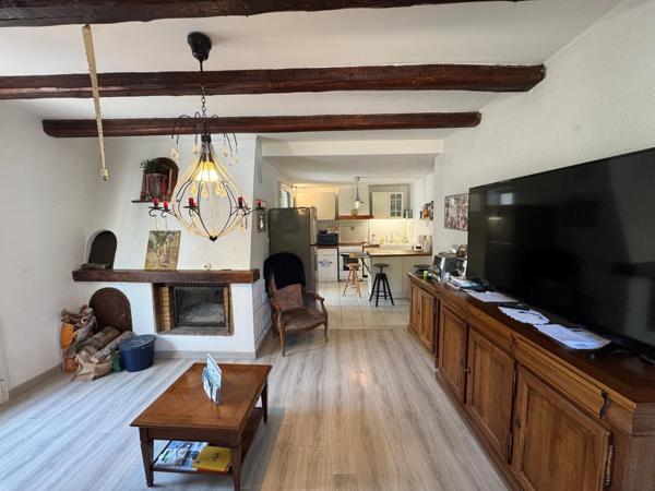 Maison en pleine campagne avec piscine et studio.