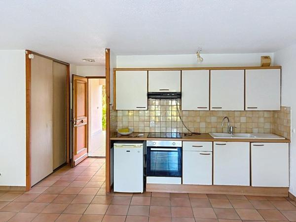 Studio avec terrasse, jardin et piscine à 10 min de Genève !