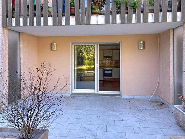 Studio avec terrasse, jardin et piscine à 10 min de Genève !