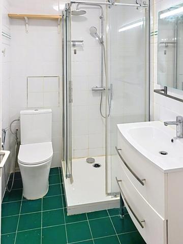 Studio avec terrasse, jardin et piscine à 10 min de Genève !