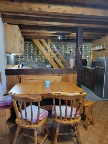 Maison sur 3 etages, 12 couchages une cave de 20 m2