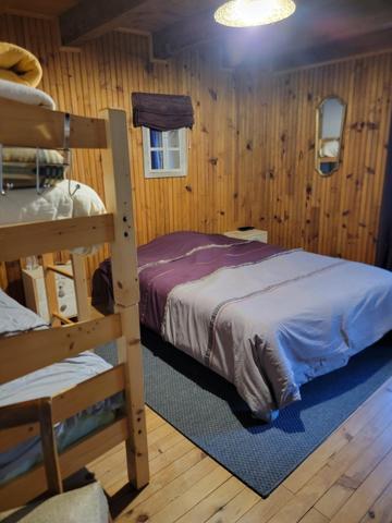 Maison sur 3 etages, 12 couchages une cave de 20 m2