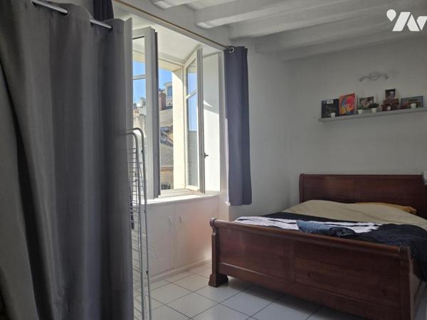 Immeuble avec locataires en place, plein centre-ville de Château-Gontier