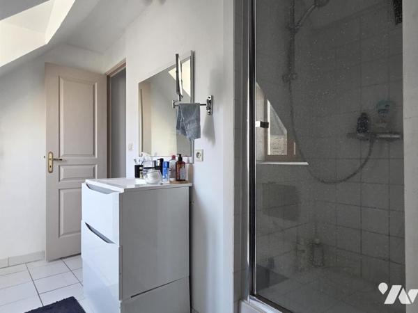 Immeuble avec locataires en place, plein centre-ville de Château-Gontier