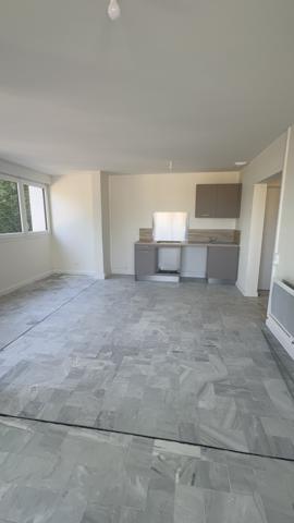 À louer – Bel appartement T2 de 51 m² avec terrasse et parking – Marseille 12e (Frais réduits)