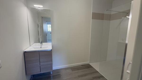 À louer – Bel appartement T2 de 51 m² avec terrasse et parking – Marseille 12e (Frais réduits)