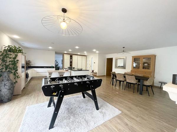 PESSAC - HAUT LEVEQUE. Maison plain pied - Contemporaine - 200 m² - Beaux volumes - Parcelle 2500 m²