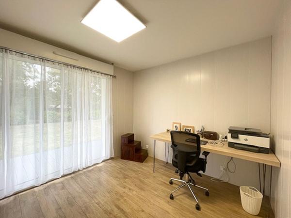 PESSAC - HAUT LEVEQUE. Maison plain pied - Contemporaine - 200 m² - Beaux volumes - Parcelle 2500 m²