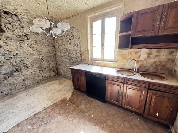 Maison à vendre à Ydes dans le Cantal (15210), ref : 86T-15029