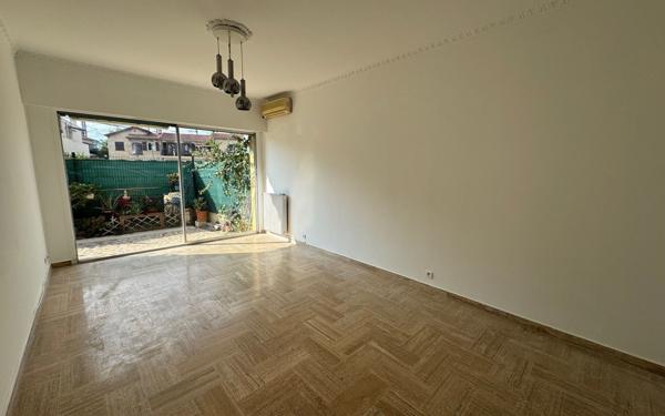 Appartement à vendre    1 pièce • 45 m2 Cagnes-sur-Mer