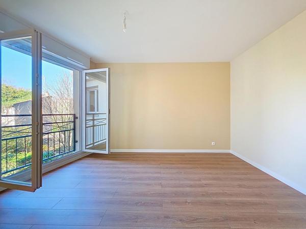 STUDIO EN PARFAIT ETAT EN PLEIN CENTRE DES LILAS