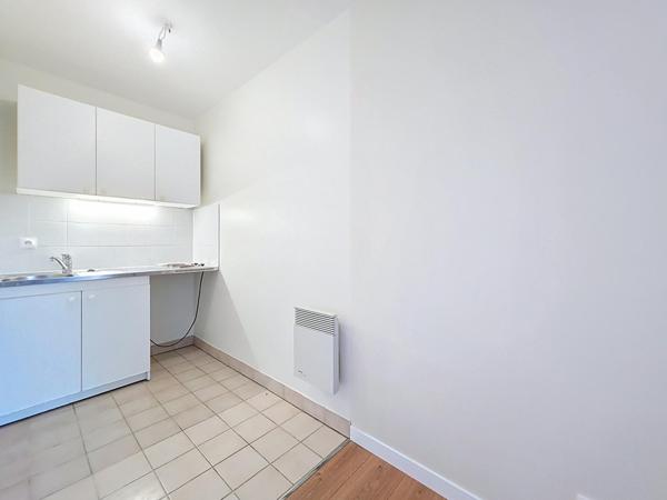 STUDIO EN PARFAIT ETAT EN PLEIN CENTRE DES LILAS