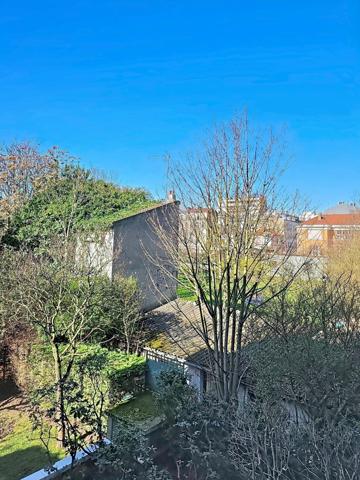 STUDIO EN PARFAIT ETAT EN PLEIN CENTRE DES LILAS