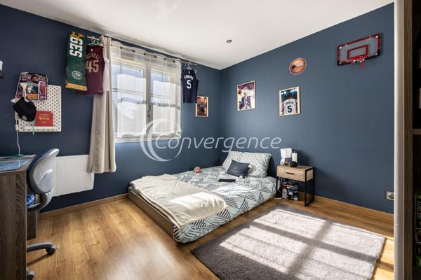Maison
                                                                                                                                                                                                                                                                                                                        6 pièce(s)                                                                                                                                                                                                          4 chambre(s)                                                                                                                                                                                                          120  m²
