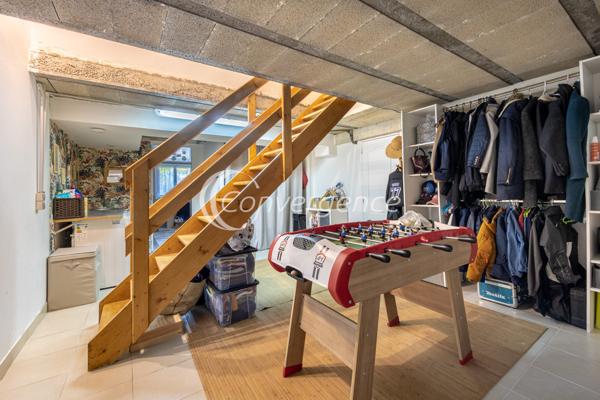 Maison
                                                                                                                                                                                                                                                                                                                        6 pièce(s)                                                                                                                                                                                                          4 chambre(s)                                                                                                                                                                                                          120  m²