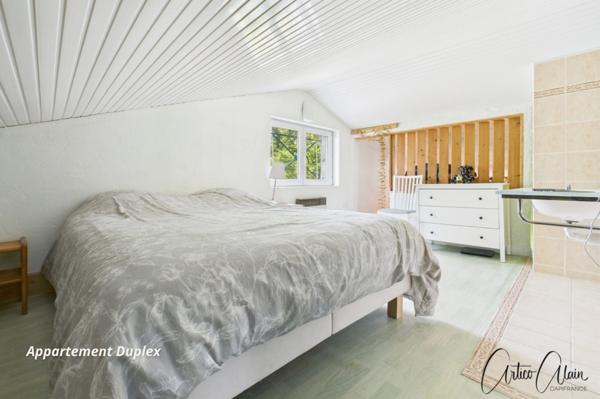 maison de caractère de 183 m² avec dépendances et fort potentiel sur plus de 9 000 m² de terrain.