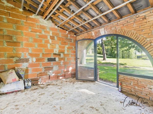 maison de caractère de 183 m² avec dépendances et fort potentiel sur plus de 9 000 m² de terrain.