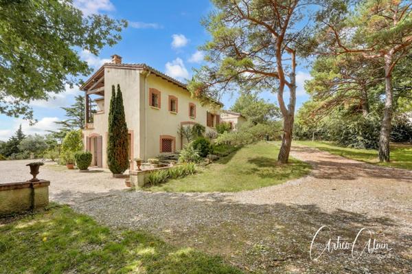 maison de caractère de 183 m² avec dépendances et fort potentiel sur plus de 9 000 m² de terrain.