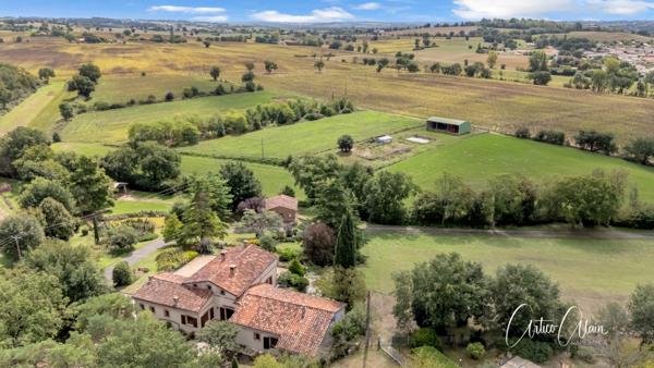 maison de caractère de 183 m² avec dépendances et fort potentiel sur plus de 9 000 m² de terrain.