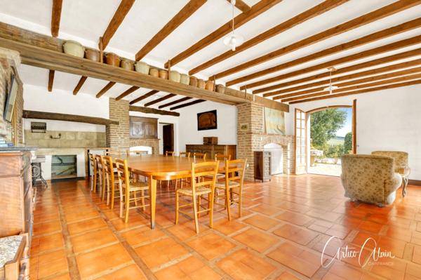 maison de caractère de 183 m² avec dépendances et fort potentiel sur plus de 9 000 m² de terrain.