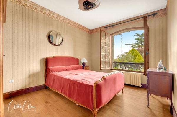 maison de caractère de 183 m² avec dépendances et fort potentiel sur plus de 9 000 m² de terrain.