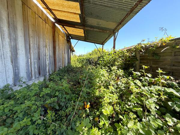 Ensemble de 2 grands garages avec jardin à La Chapelle-Gauthier ? Grand potentiel et situation idéale !arking / box La Chapelle Gauthier 250 m2