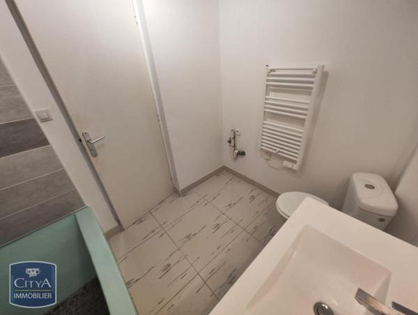 Appartement à louer 2 pièces 64.73m²