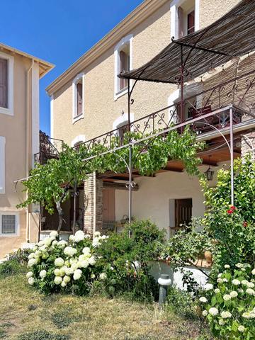 DEMEURE DE CARACTERE AVEC PISCINE ET JARDIN, PROCHE PRADES