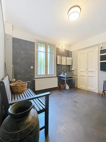 DEMEURE DE CARACTERE AVEC PISCINE ET JARDIN, PROCHE PRADES