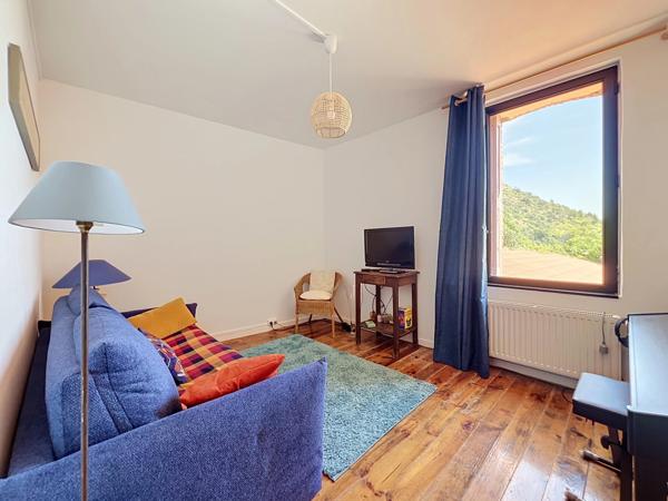 DEMEURE DE CARACTERE AVEC PISCINE ET JARDIN, PROCHE PRADES